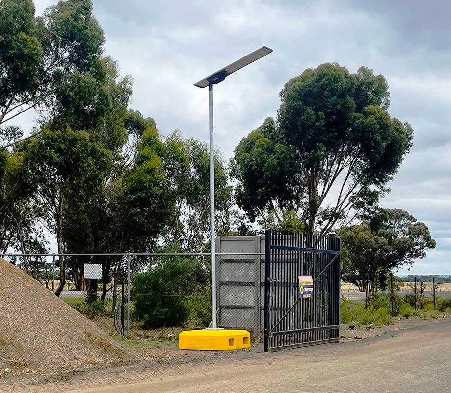 Blade Solar Light - Hinged Pole